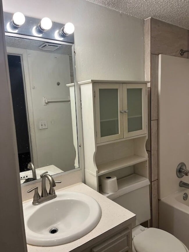 Building Photo - Location is everything! 1 bed 1 bath Bentonville