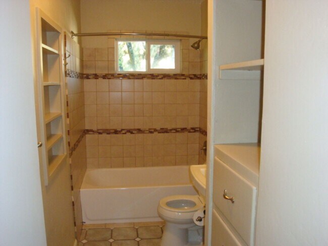 Building Photo - Charming Westside Cottage in a Premier Location