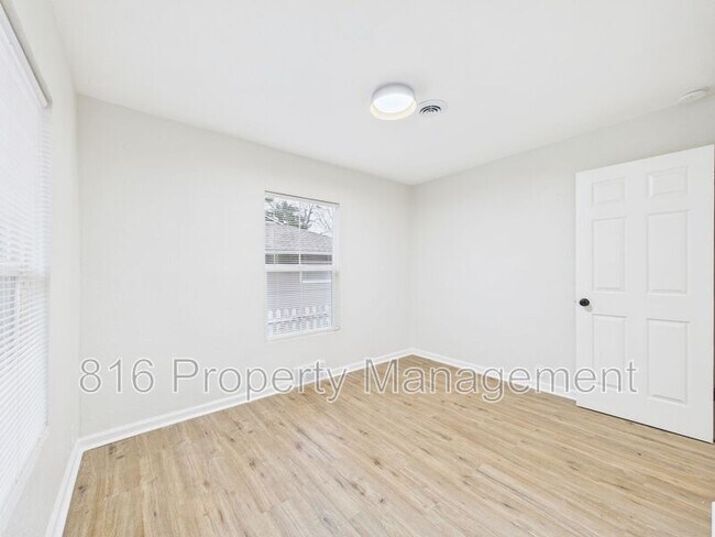 Building Photo - 11211 Corrington Ave