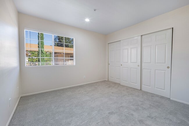 Building Photo - 449 N Catalina Ave