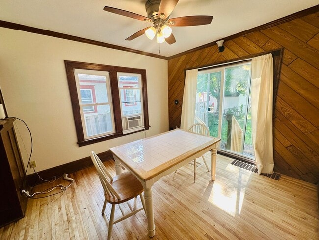 Building Photo - Newly Remodeled, Large 2 Bedroom Single Fa...