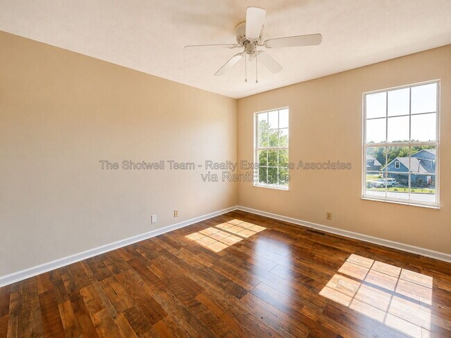 Building Photo - 407 Herringbone Ct