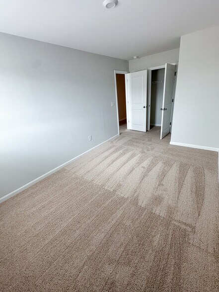 Building Photo - 479 Crown Dr