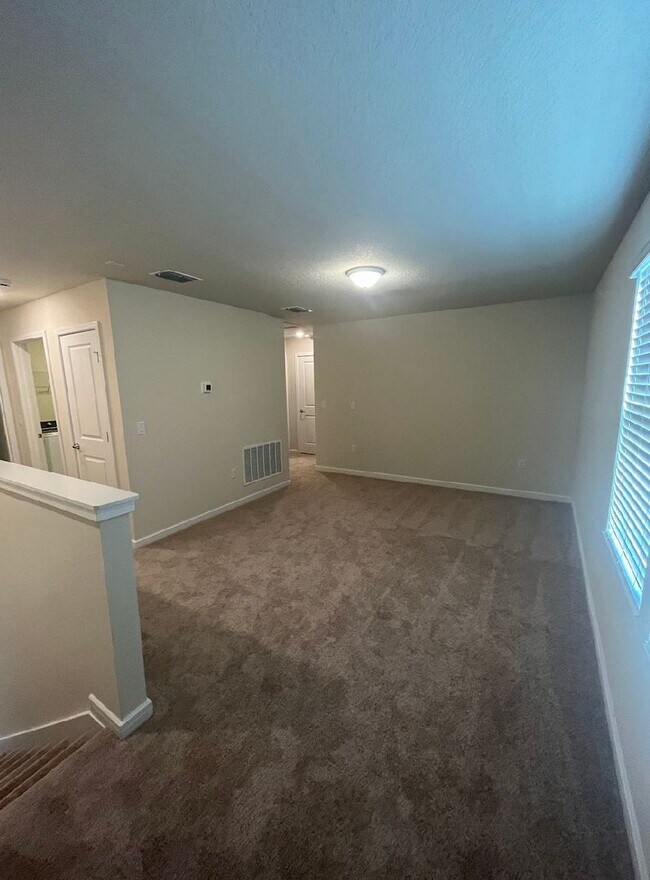Building Photo - 3074 Green Park Dr