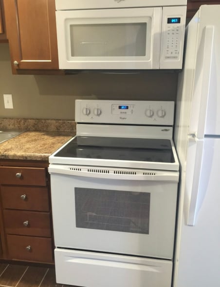 Building Photo - 1604 Spring Valley Dr