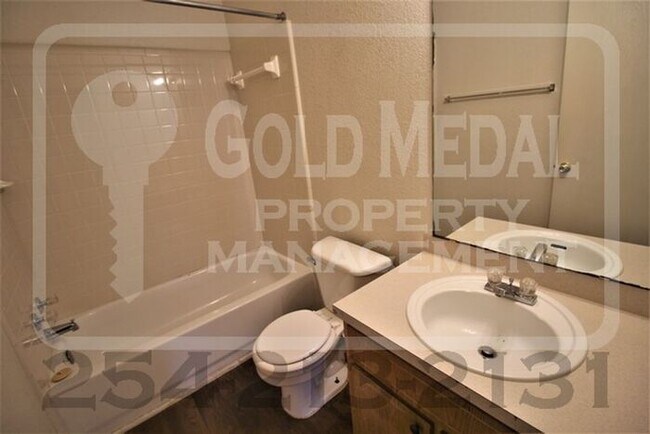 Building Photo - Beautiful 2-bed, 1.5-bath! - Now available...