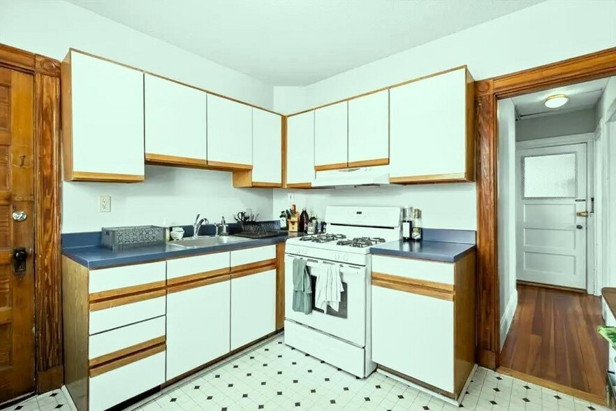 Building Photo - 35 Eustis St