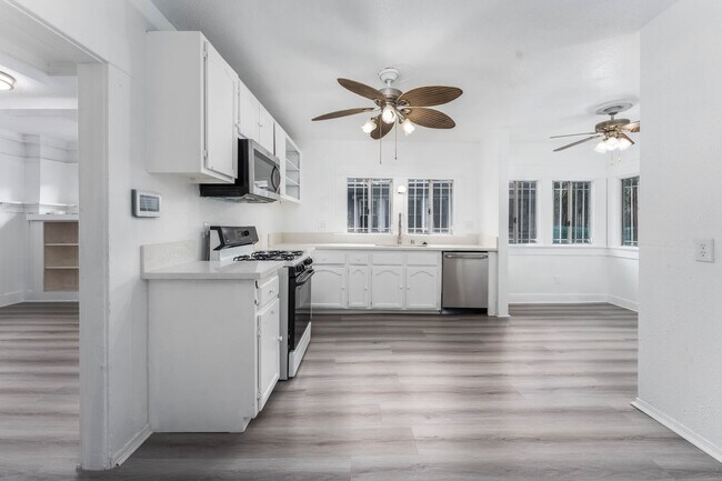 Building Photo - 2022 W 31st St