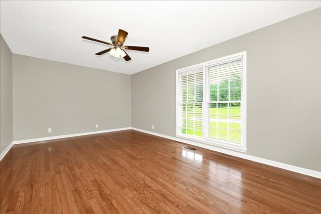 Building Photo - Beautiful 4 Br Brick home