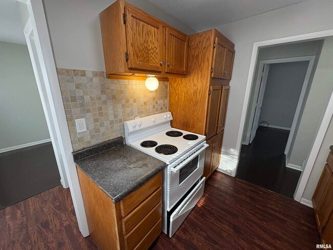 Building Photo - 2324 W Gilbert Ave