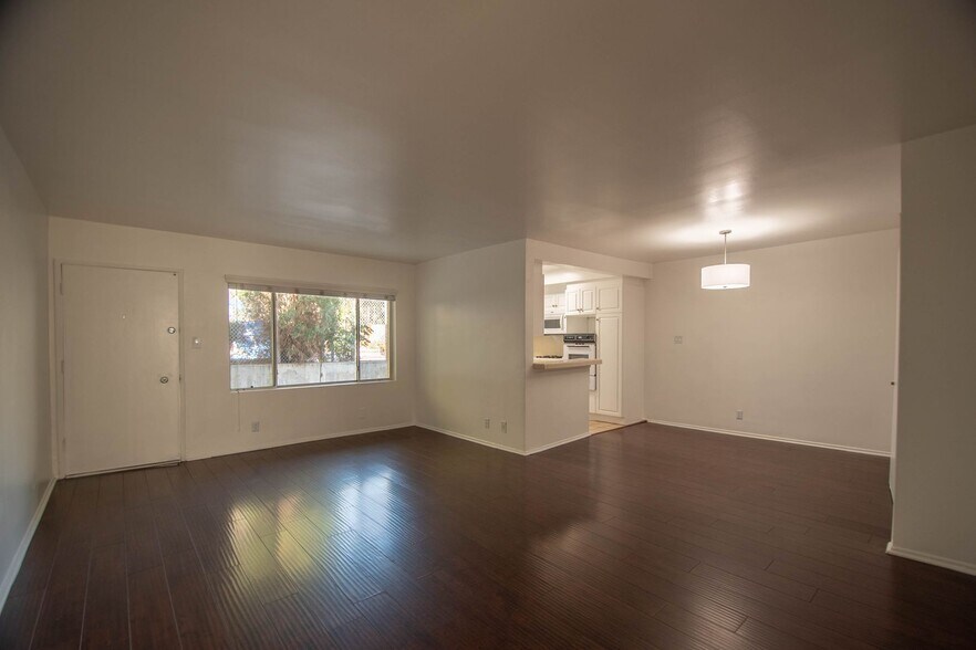 Building Photo - 14706 Dickens St