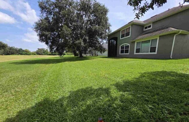 Building Photo - "Golf Course Living! Spacious 3-Bed, 2.5-Bath Home with 2,829 Sq Ft at The Oaks"