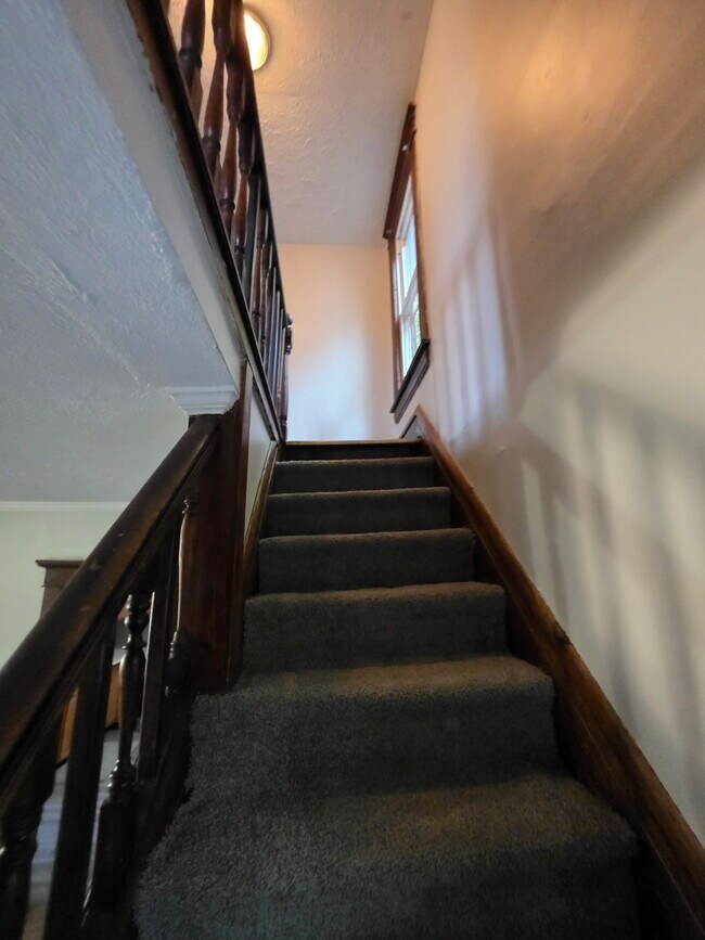 Building Photo - 164 E Church St