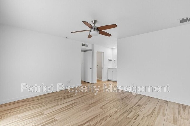 Building Photo - 821 N 87th Pl