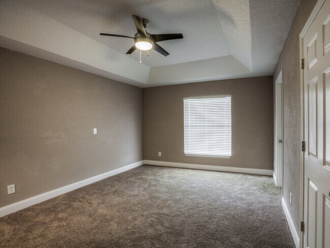 Building Photo - 350 Trade Wind Dr