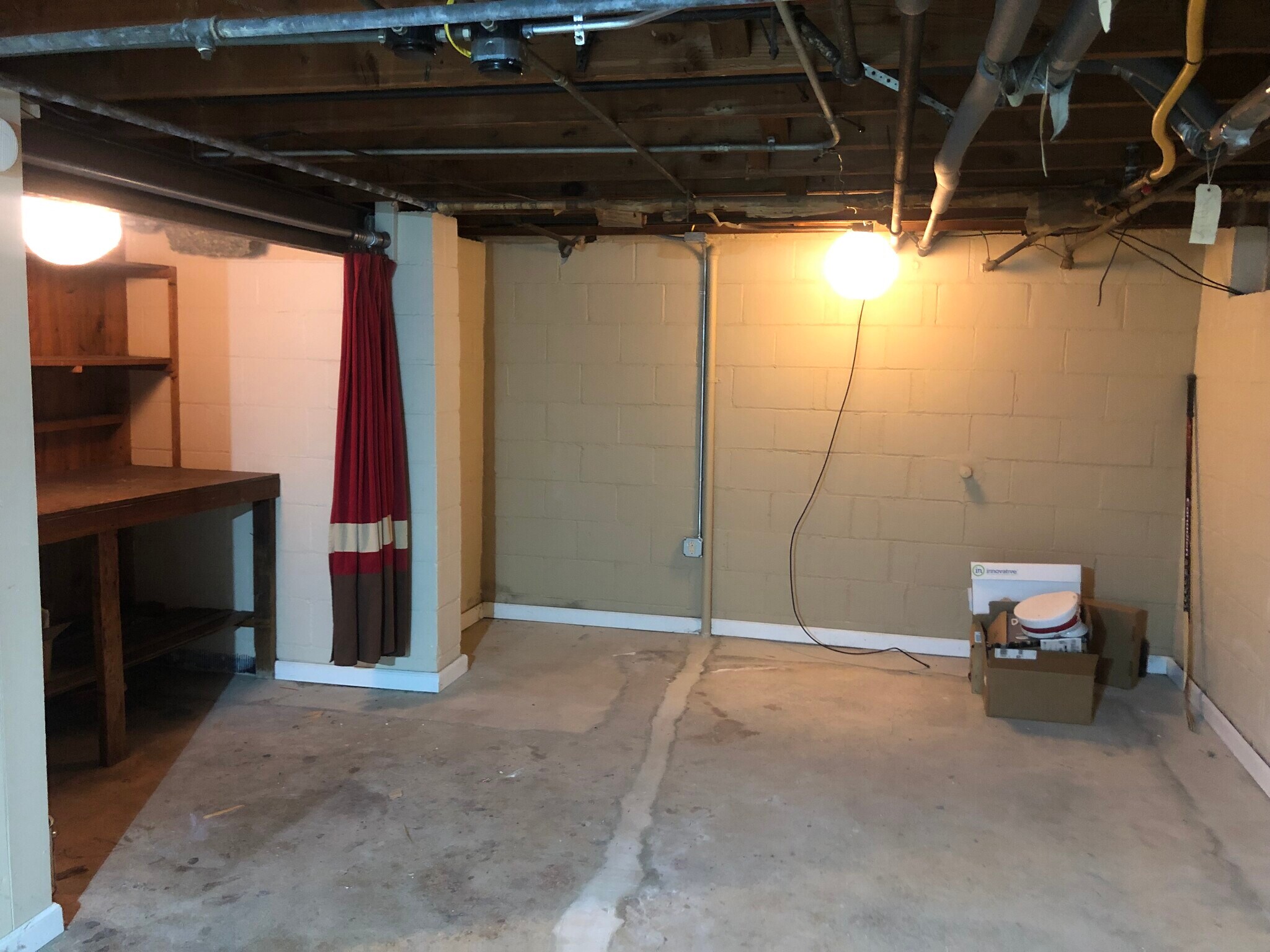 Large private basement with workbench - 4119 N Newhall St
