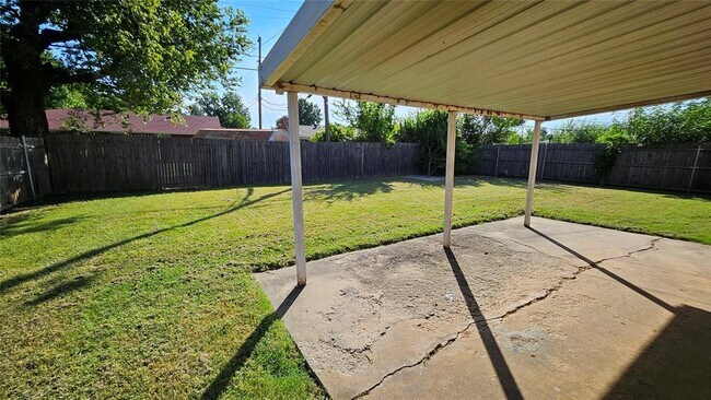 Building Photo - 1220 N Warren Ave