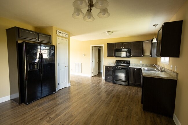 Building Photo - 328 Fairbanks Ave