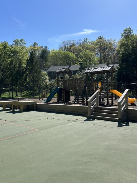 Building Photo - 14 Willow Tree Run