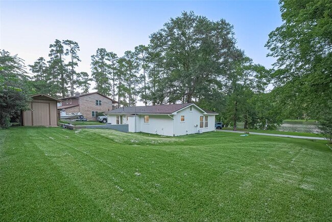 Building Photo - 1372 W Pine Lake Cir