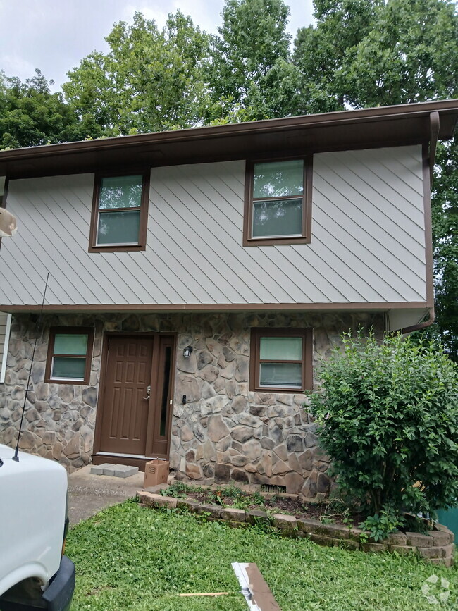 Building Photo - 1248 Falling Water Dr