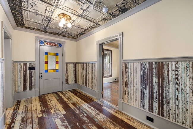 Building Photo - 479 W Park St