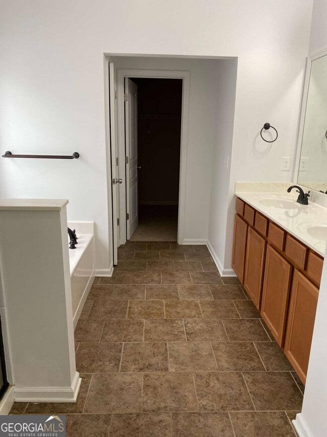 Building Photo - 5620 Beaver Ridge Dr