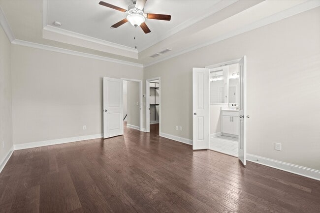 Building Photo - 545 Mirrormont Dr