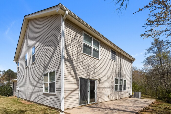 Building Photo - 2722 Groovers Lake Point