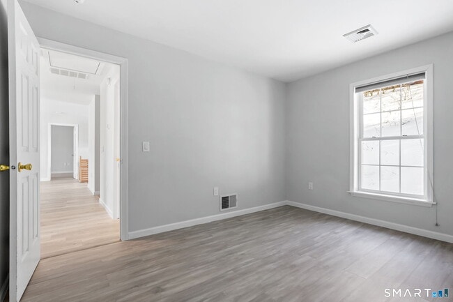 Building Photo - 19 Candlewood Springs Road