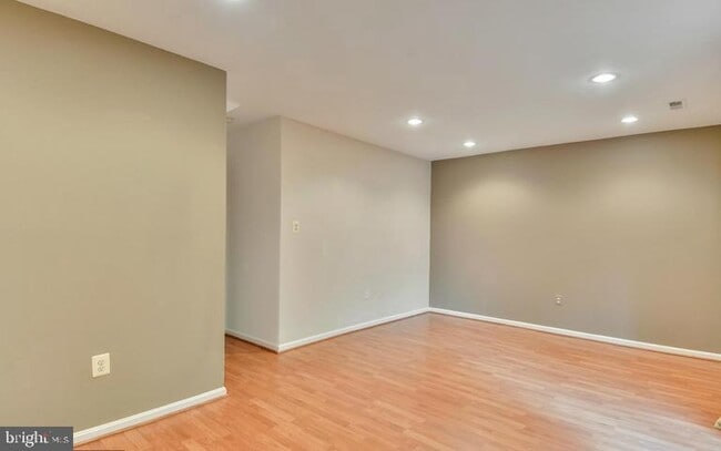 Building Photo - 46879 Trumpet Cir