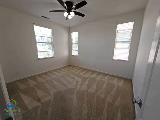 Building Photo - $5295 - 2 Story, 4 bed - 2 Bath Home in se...