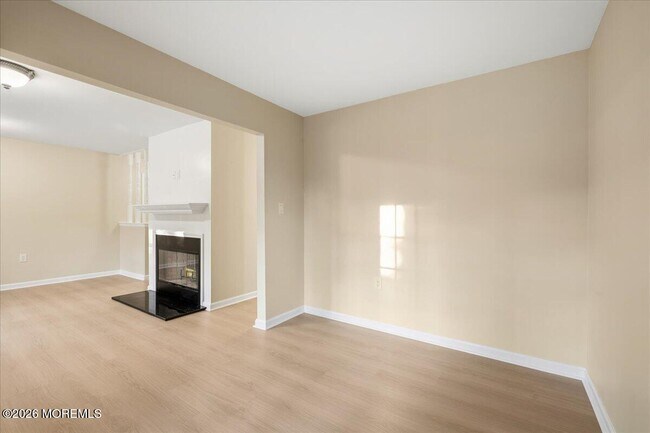 Building Photo - 203 Wellington Pl