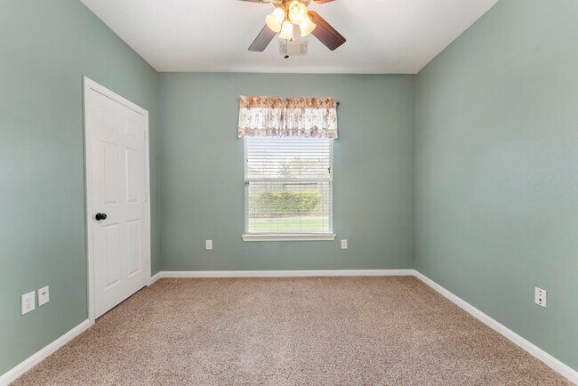 Building Photo - 11 S Bendrook Loop