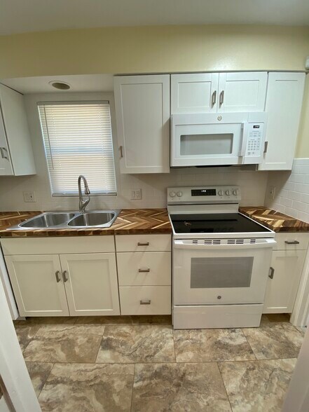 Building Photo - 1445 Hunter Ave