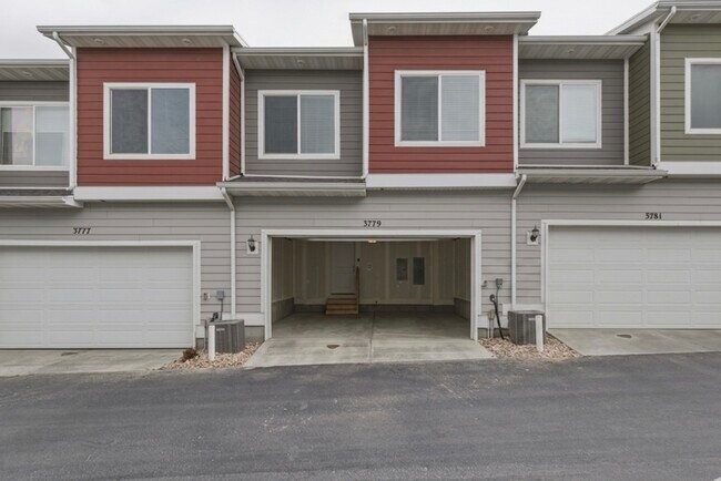 Building Photo - Herriman Town Home
