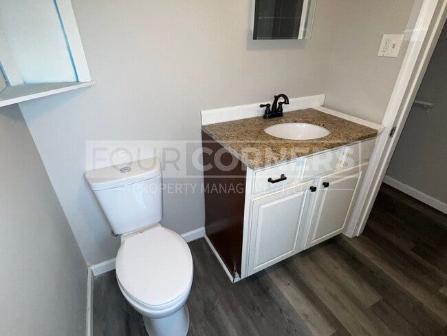 Building Photo - Spacious 3 Bedroom 1.5 Bath House