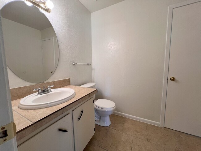 Building Photo - Charming 3-Bedroom Home for Rent in Harker...