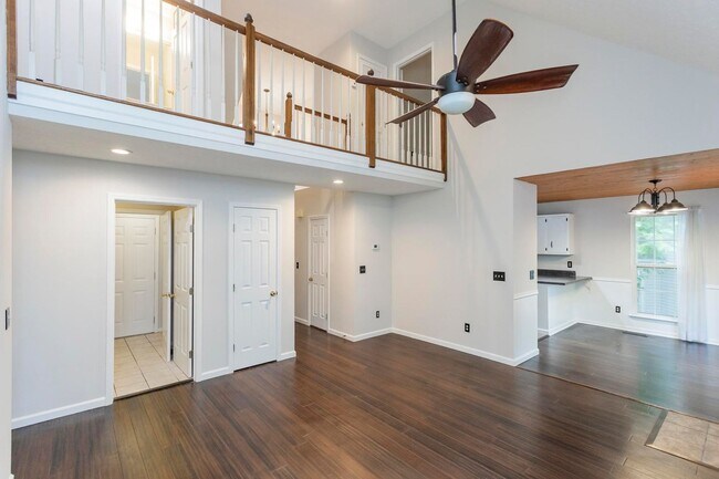 Building Photo - 105 Redbud Dr