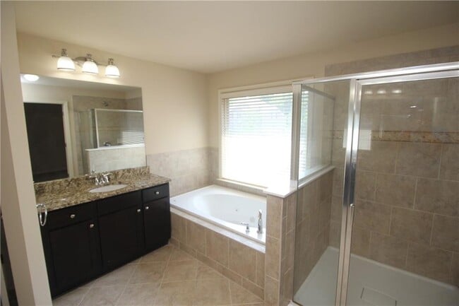 Building Photo - 1665 Gallant Fox Ln