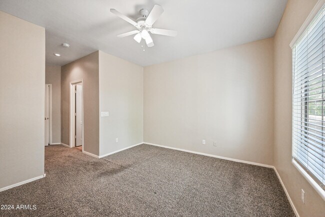 Building Photo - 2600 E Springfield Pl