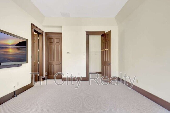 Building Photo - 250 Moss Creek Walk