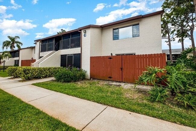Building Photo - 629 Ridge Club Dr