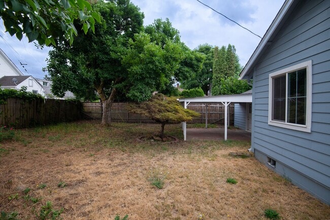 Building Photo - Single-level Home Near Salem's revitalized downtown