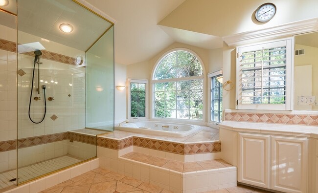 Building Photo - 15870 Orange Blossom Ln