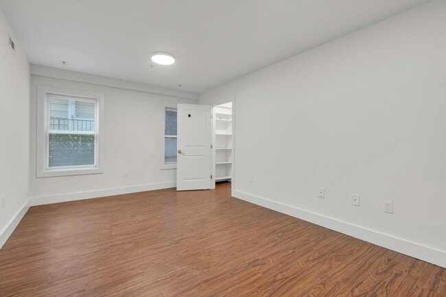 Building Photo - 308 18th St