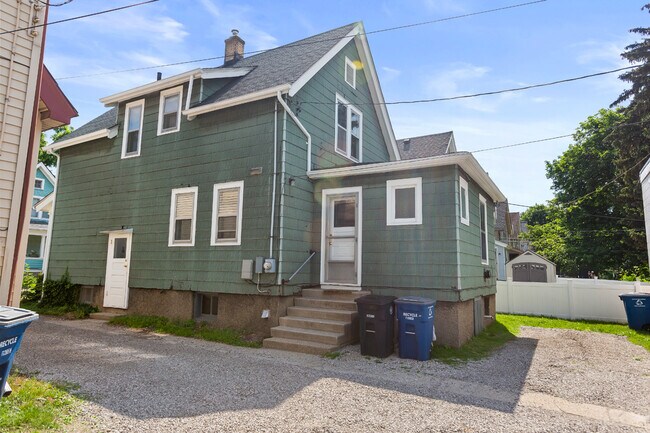 Building Photo - 123 Adams St