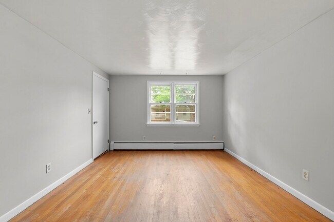 Living room - 16 Norman St