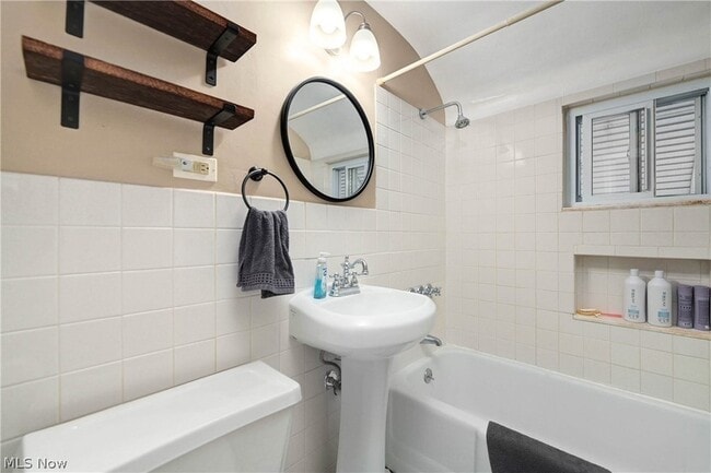 Building Photo - 1501 E 248th St