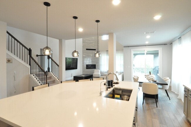 Building Photo - Gorgeous Home with Green Belt view!